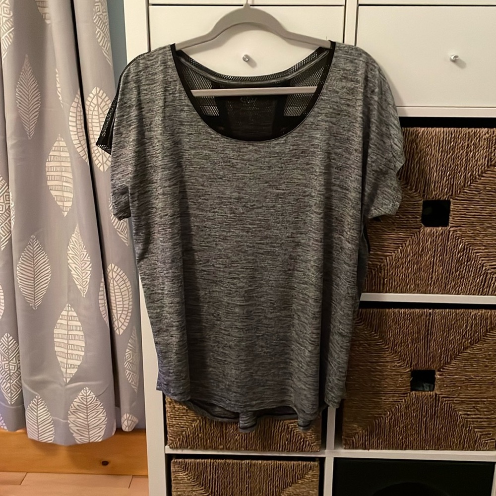 Maurice’s 1X space gray mesh athletic top